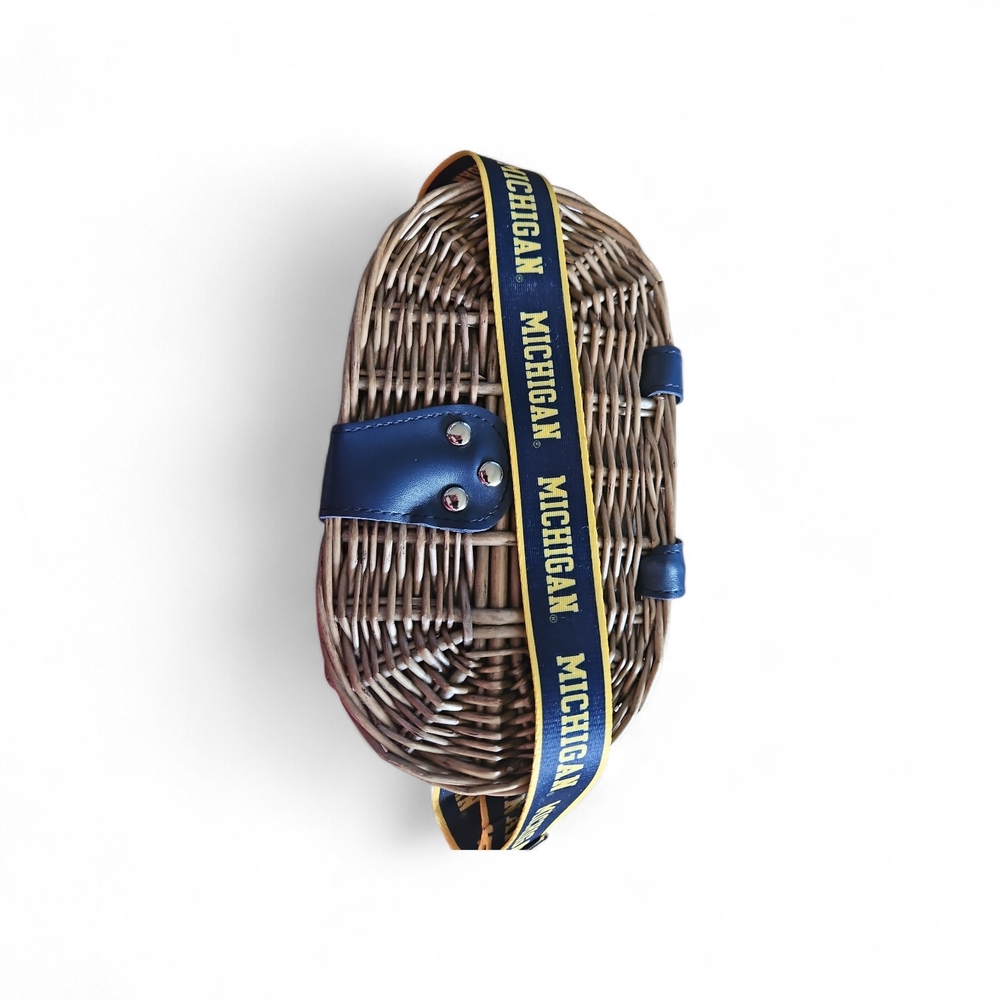 U of M Wicker Cooler Bag with Blue Leather Accents, Cork Screw and Carry Strap. - Picture 4 of 7
